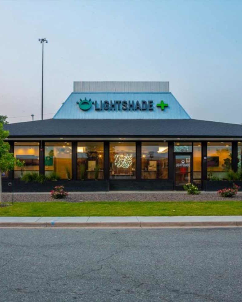 Outside building of Lightshade Peoria Dispensary